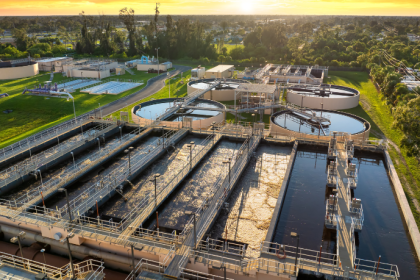 A captação de água bruta é fundamental para garantir segurança hídrica em grandes centros, destaca a EBS – Empresa Brasileira de Saneamento LTDA.